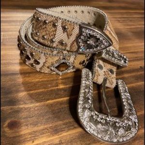 Ladies western bling belt